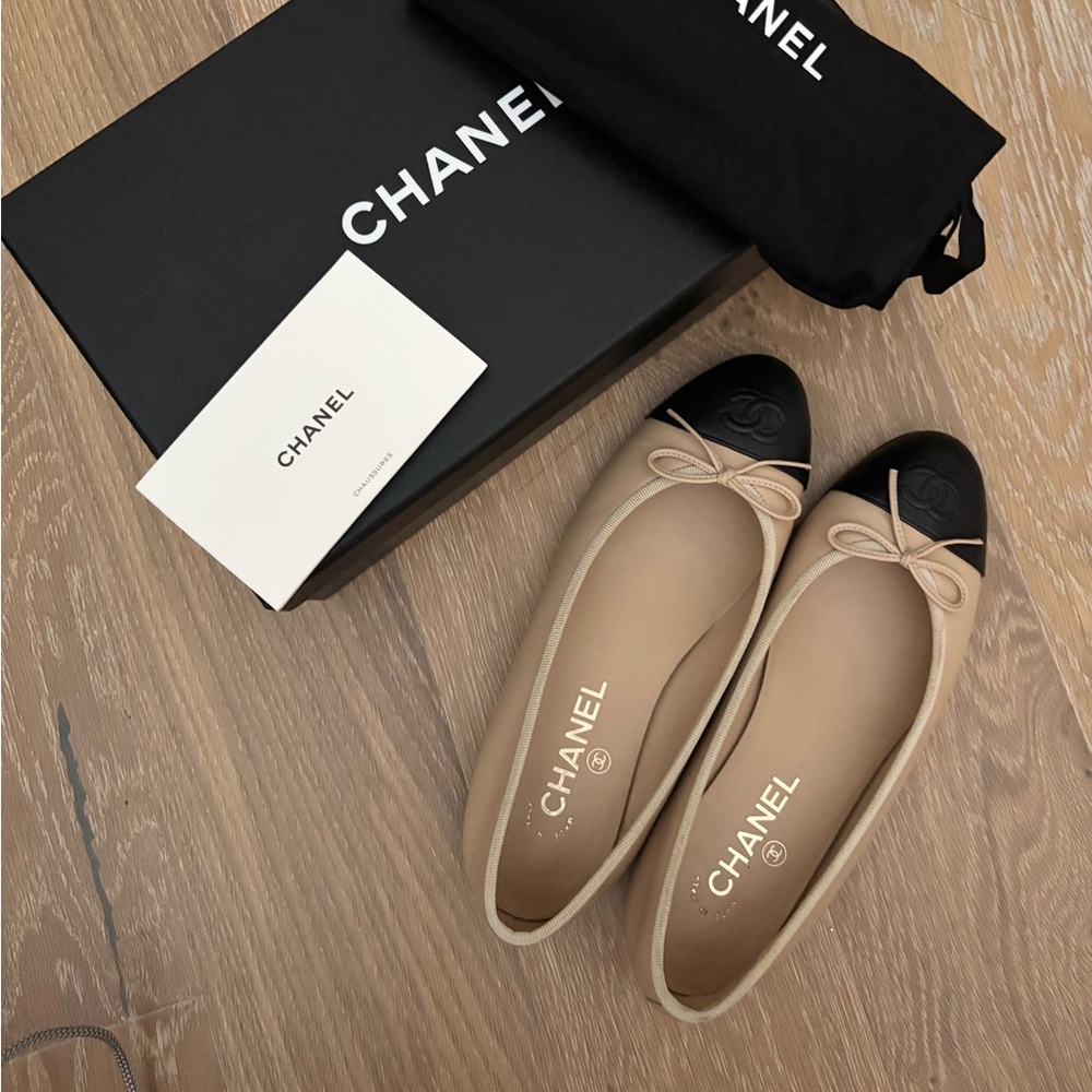 GUC - CHANEL Ballet Flats Beige & Black Lambskin Leather Size 38